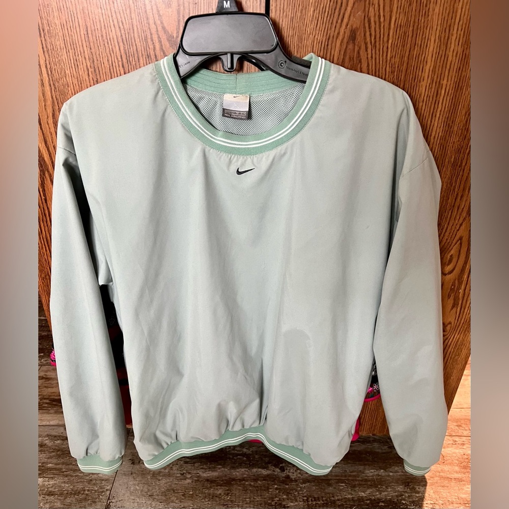Women’s Nike pullover windbreaker size M